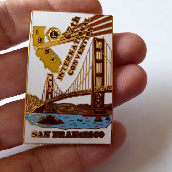 Vintage Golden Gate Bridge Enamel Pin: 1984 Lions Club Convention Souvenir - Picture 2 of 8